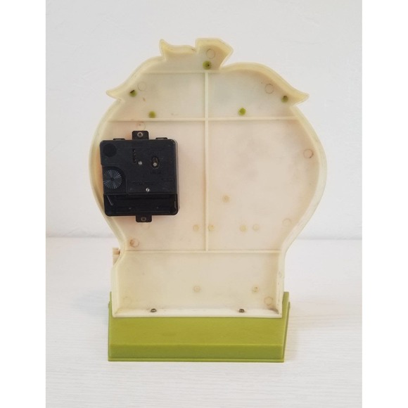 Strawberry Shortcake Metal Lunch Box, Bradley Clock, & Her Friends Books - Picture 9 of 12